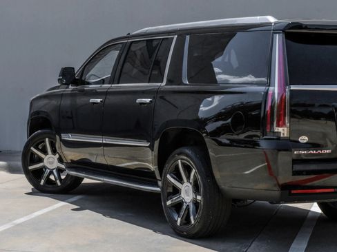 Used 2016 Cadillac Escalade ESV Luxury RWD image 13