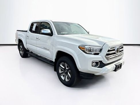 Used 2019 Toyota Tacoma Limited image 3
