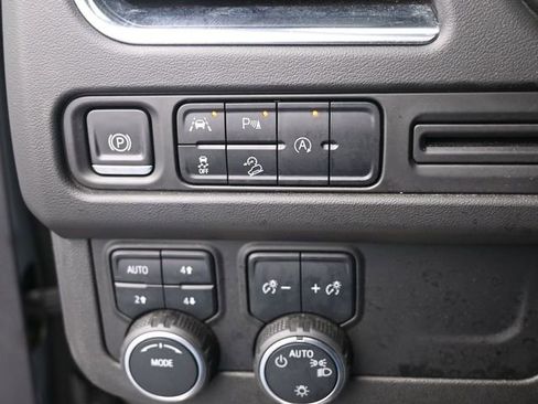 Used 2023 Chevrolet Suburban Premier image 38