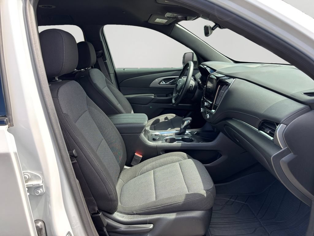 Used 2023 Chevrolet Traverse LT FWD image 12
