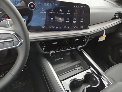 New 2025 Chevrolet Suburban Premier image 39