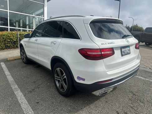 Used 2019 Mercedes-Benz GLC 350e 4MATIC w/ Premium Package image 4