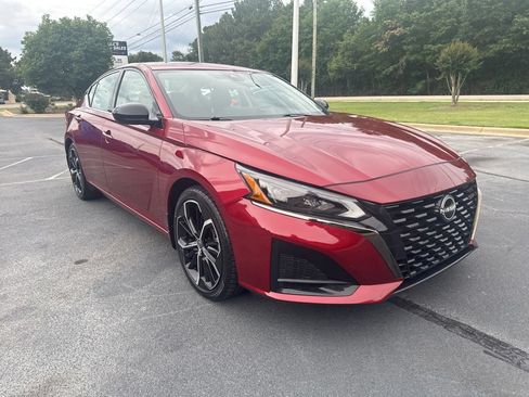 Used 2023 Nissan Altima 2.5 SR w/ SR Premium Package FWD image 9