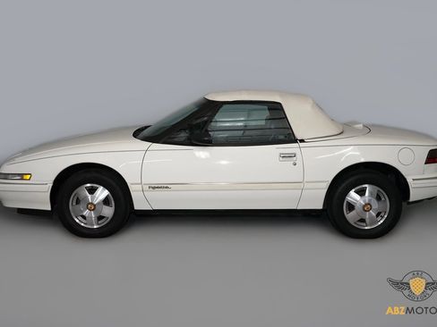 Used 1990 Buick Reatta Convertible image 5