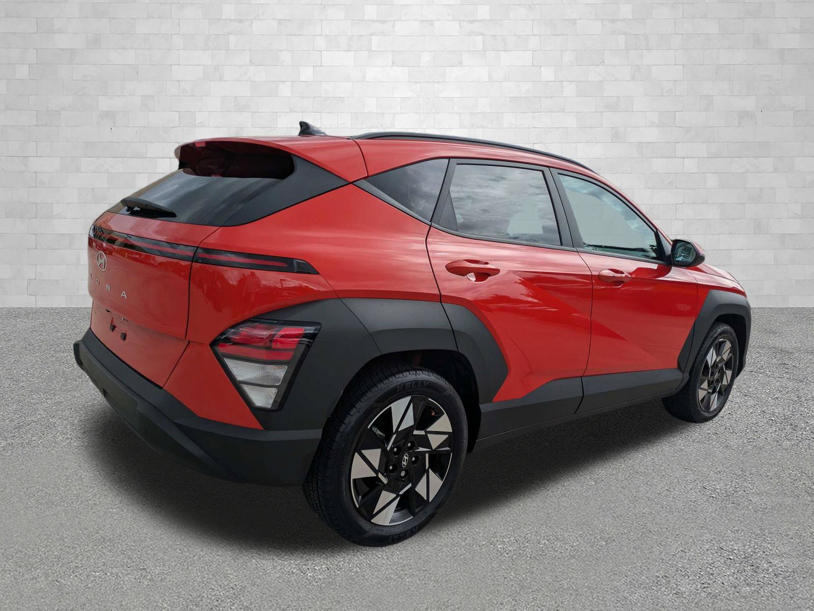 Used 2024 Hyundai Kona SEL FWD image 2
