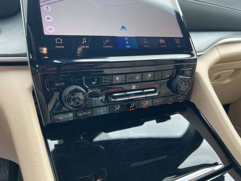 Used 2023 Jeep Grand Cherokee Limited w/ Luxury Tech Group II AWD/4WD image 30