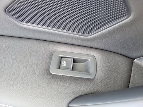 Used 2024 Volkswagen Tiguan SE R-Line image 18