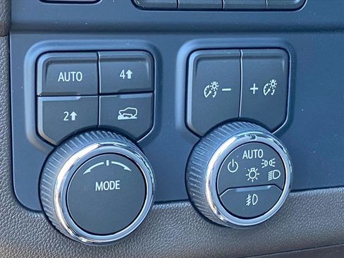 New 2026 Chevrolet Suburban LT image 14