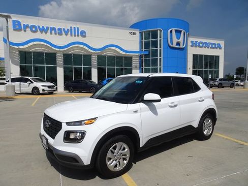Used 2022 Hyundai Venue SE FWD image 1