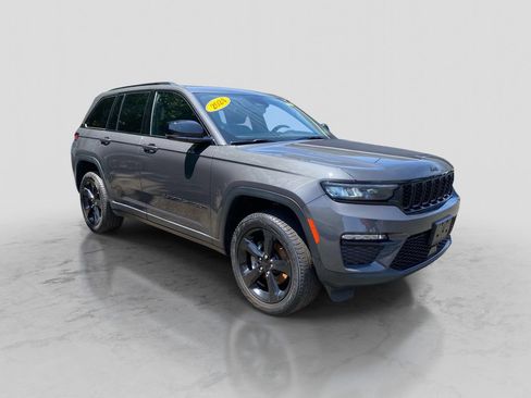 Used 2024 Jeep Grand Cherokee Limited w/ Black Appearance Package AWD/4WD image 11