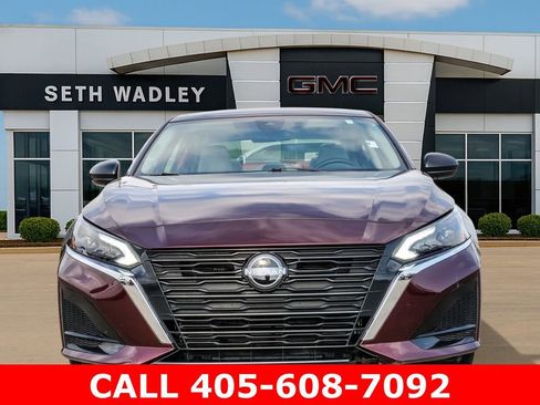 Used 2025 Nissan Altima 2.5 SV FWD image 2