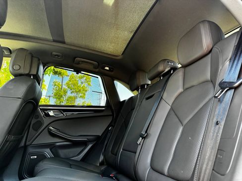 Certified 2024 Porsche Macan AWD/4WD image 35