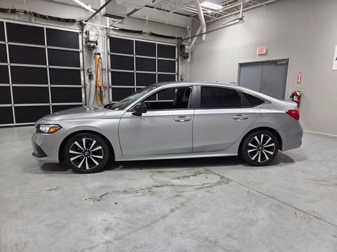 Used 2023 Honda Civic EX image 4