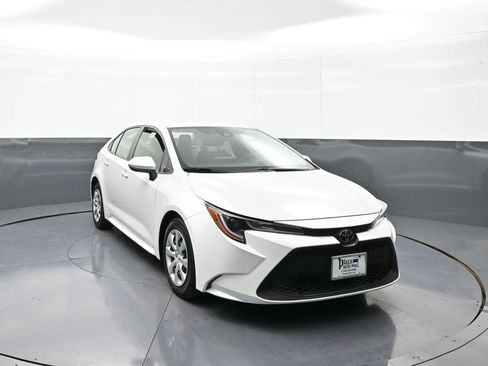 Certified 2022 Toyota Corolla LE FWD image 3