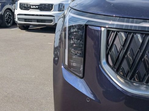 New 2026 Kia Carnival LXS FWD image 8