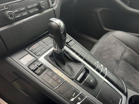Used 2017 Porsche Macan w/ Driver Memory Package image 10
