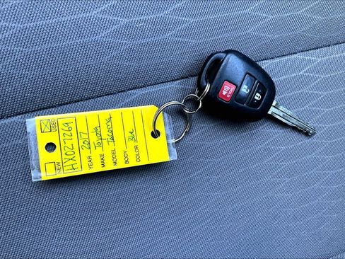 Used 2017 Toyota Tacoma SR5 RWD image 14