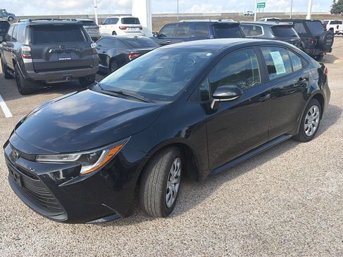 Used 2025 Toyota Corolla LE FWD image 7