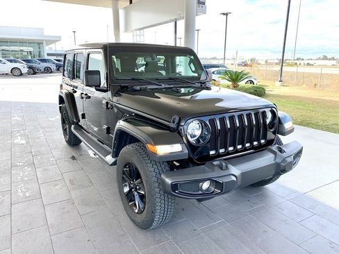 Used 2023 Jeep Wrangler Altitude image 3
