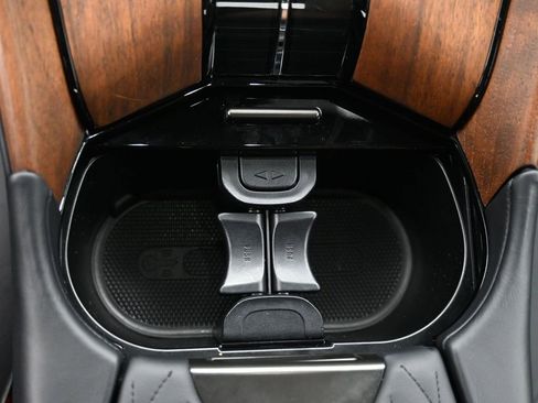 Used 2024 Aston Martin DB12 Coupe image 22