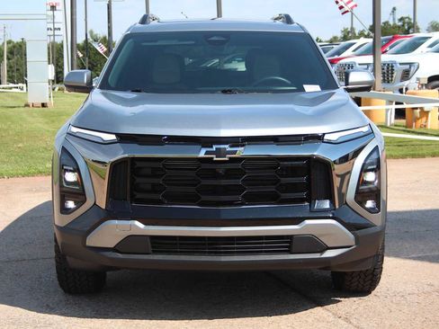 Used 2025 Chevrolet Equinox ACTIV w/ Safety and Technology Package FWD image 3