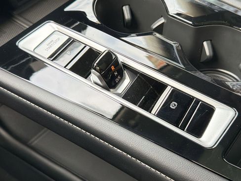 Used 2024 Volkswagen Atlas SEL Premium R-Line image 17