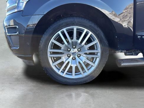 Used 2024 Ford Expedition Platinum image 41