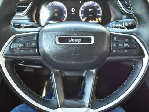 Used 2023 Jeep Grand Cherokee L Limited AWD/4WD image 9