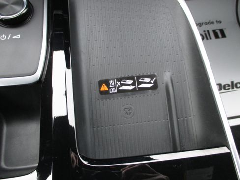 Used 2025 Buick Enclave Sport Touring image 22