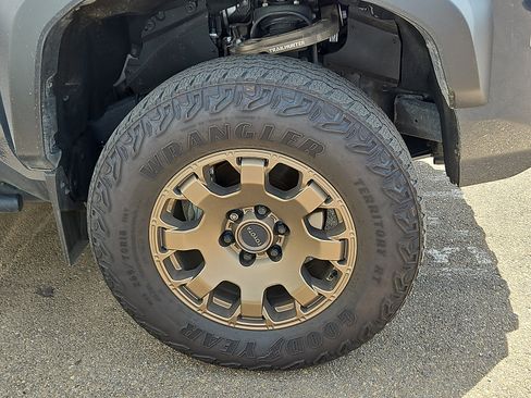 Used 2024 Toyota Tacoma 4x4 Double Cab Hybrid image 4