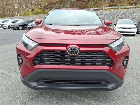 Used 2022 Toyota RAV4 XLE Premium image 5