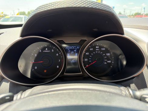 Used 2017 Hyundai Veloster Value Edition FWD image 14