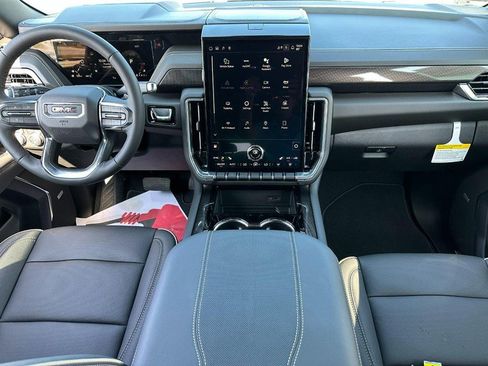 New 2025 GMC Yukon XL Elevation image 8