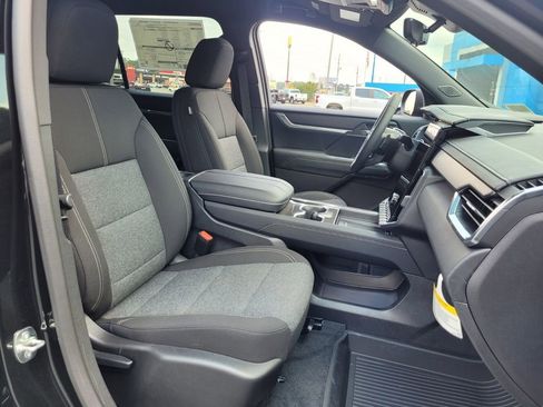 New 2026 GMC Acadia Elevation image 16