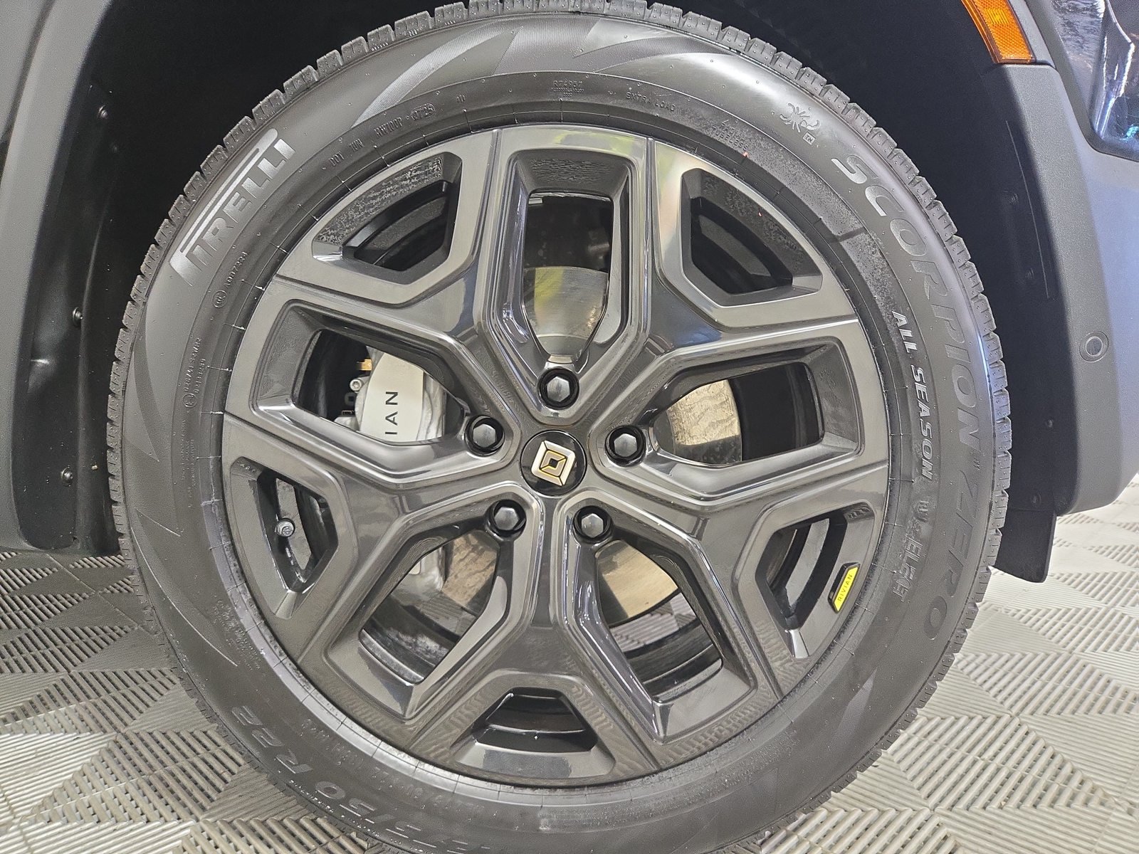 Used 2025 Rivian R1S Adventure Dual AWD/4WD image 11