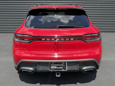 Certified 2024 Porsche Macan AWD/4WD image 10