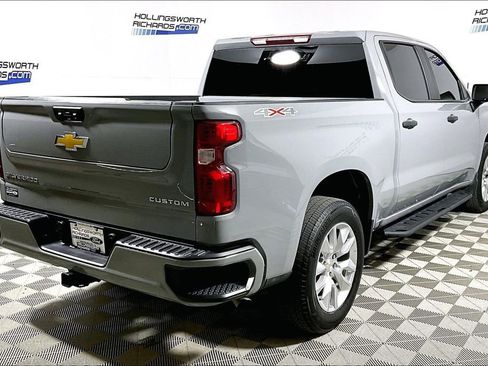 Used 2025 Chevrolet Silverado 1500 Custom image 9