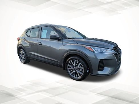 Used 2023 Nissan Kicks SV image 2