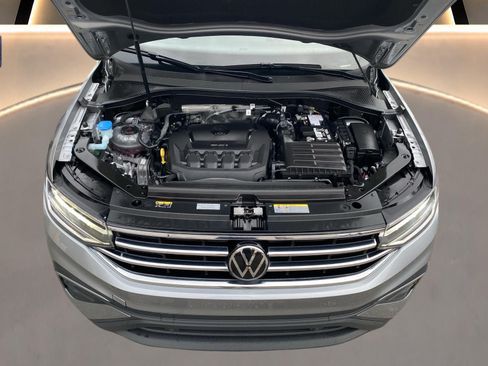 Used 2024 Volkswagen Tiguan SE AWD/4WD image 38