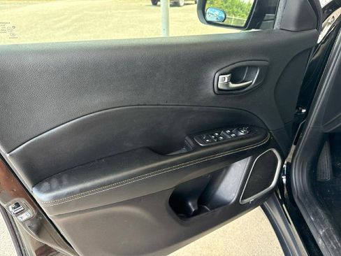 Used 2019 Jeep Compass Latitude image 14
