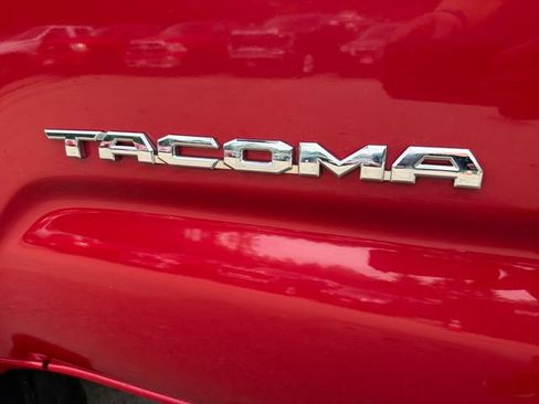 Used 2021 Toyota Tacoma SR5 AWD/4WD image 9