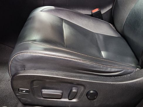 Used 2019 Toyota Highlander XLE FWD image 44