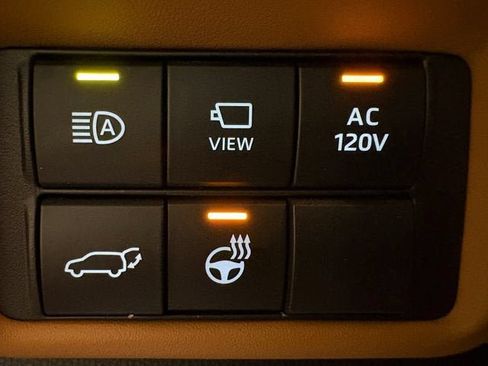 Used 2024 Toyota Highlander Platinum AWD/4WD image 17