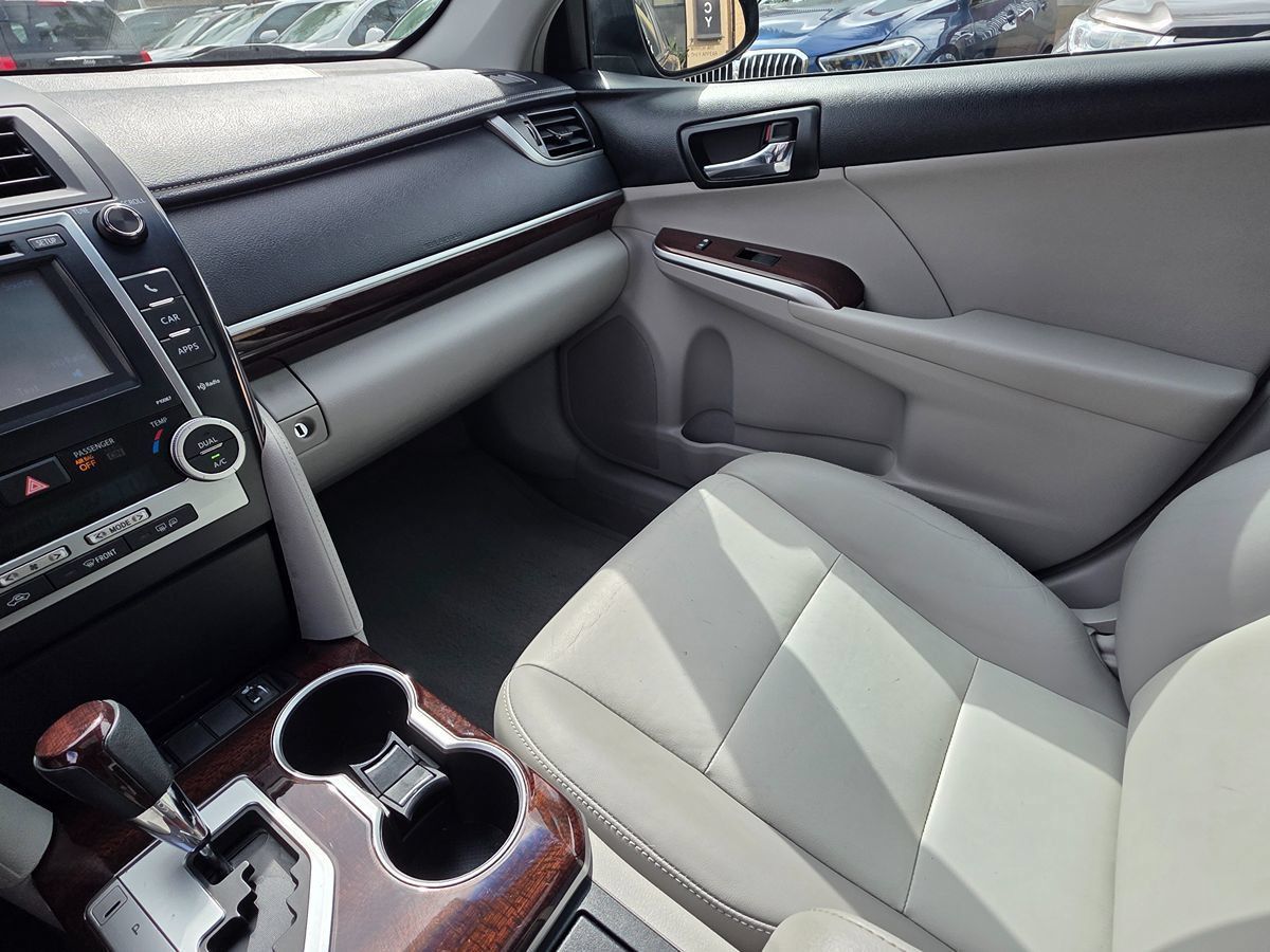 Used 2012 Toyota Camry XLE w/ Leather Pkg FWD image 39