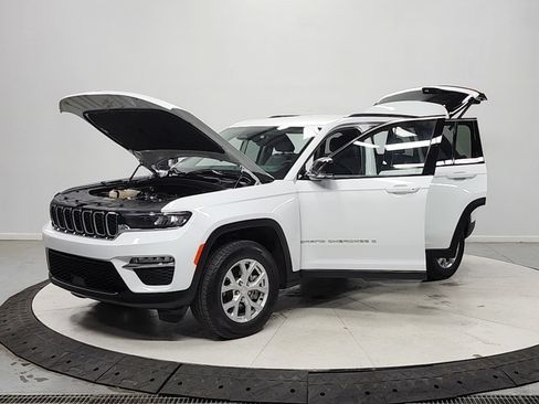 Used 2023 Jeep Grand Cherokee Limited AWD/4WD image 11