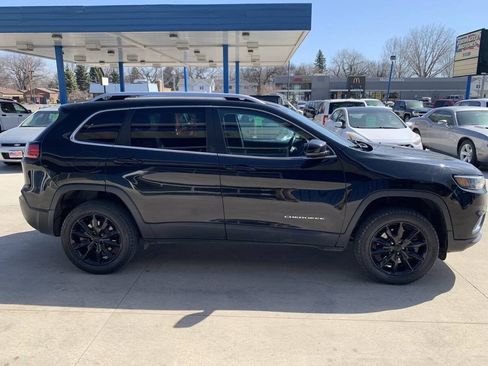 Used 2019 Jeep Cherokee Limited AWD/4WD image 5
