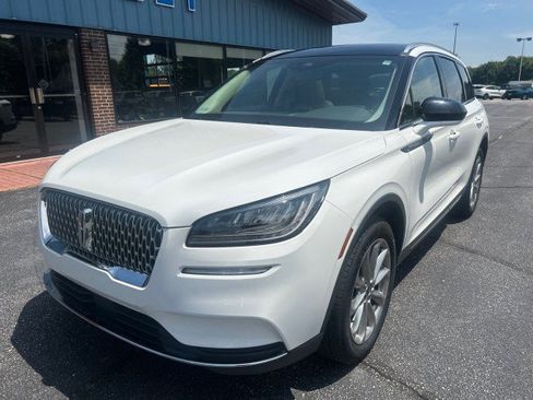 Used 2022 Lincoln Corsair AWD w/ Premium Package image 2