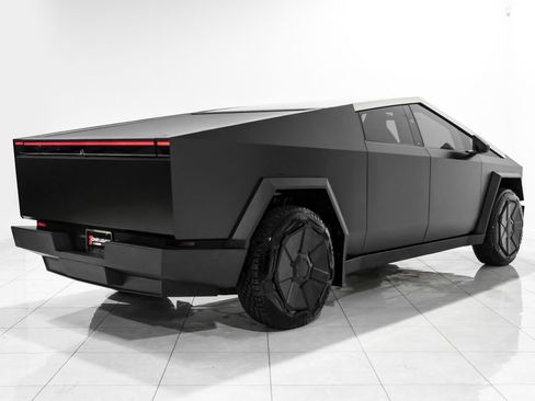 Used 2024 Tesla Cybertruck AWD Crew Cab image 6