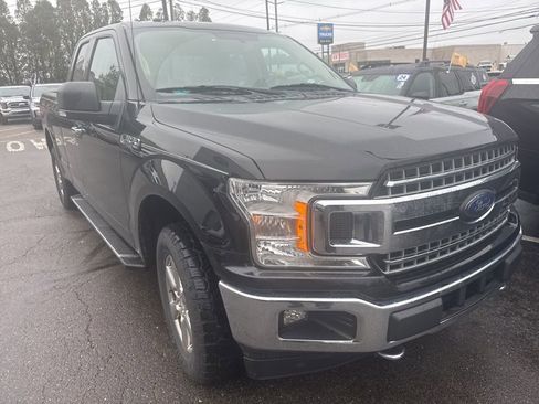 Used 2018 Ford F150 XLT w/ Equipment Group 302A Luxury AWD/4WD image 4