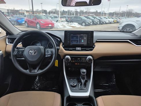 Used 2021 Toyota RAV4 LE image 11